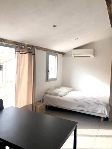 Studio avec vue sur la ville terrasse amenagee et wifi a Aix en Provence