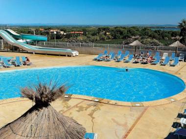 Cozy chalet with terrace in a wooded area close to Agde