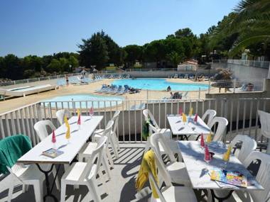 Cozy chalet with terrace in a wooded area close to Agde