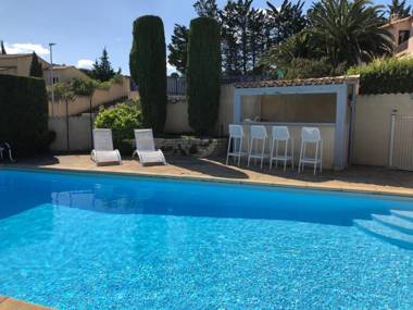 Holiday villa near Narbonne-Plage fenced private swimming pool and view of a lake