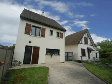 Beautiful renovated cottage with garden 500 meters from the beach