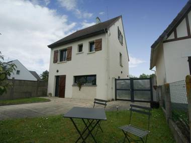 Beautiful renovated cottage with garden 500 meters from the beach