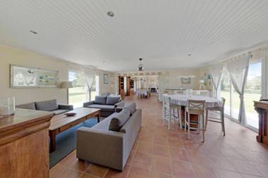 Villa de 6 chambres avec piscine privee jacuzzi et jardin clos a Saint Germain d'Esteuil