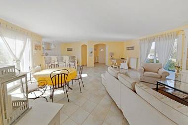 Villa de 6 chambres avec piscine privee jacuzzi et jardin clos a Saint Germain d'Esteuil