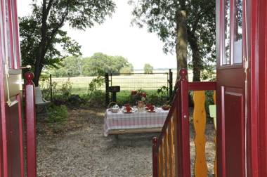 Gite Insolite "La Roulotte des Elfes" Au Milieu de Nulle Part