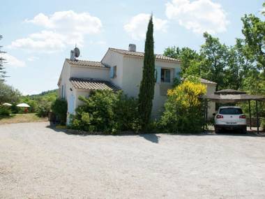 Provencal villa with heated private pool and panoramic views 2 km from village