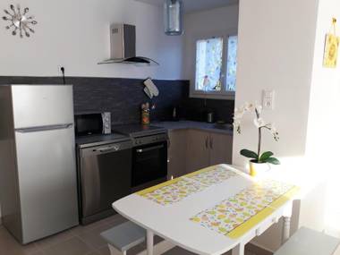 Maison de 2 chambres avec jardin clos et wifi a Pujaut