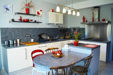 Maison de 5 chambres avec piscine privee jacuzzi et jardin clos a Thenac