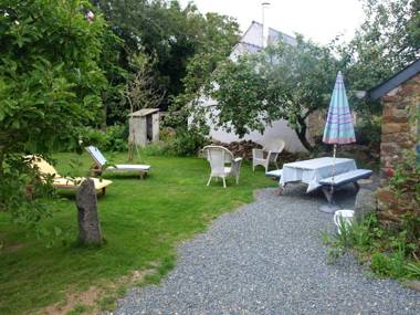 Maison de 2 chambres avec jardin clos a Pordic a 3 km de la plage
