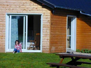 Chalet de 2 chambres avec jardin clos et wifi a Berville