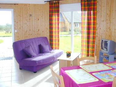 Chalet de 2 chambres avec jardin clos et wifi a Berville