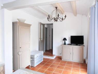 Maison d'une chambre avec piscine privee jardin clos et wifi a Barjols
