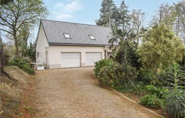 Stunning home in Camlez with 2 Bedrooms