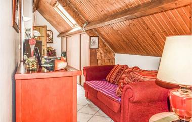 Stunning home in Camlez with 2 Bedrooms