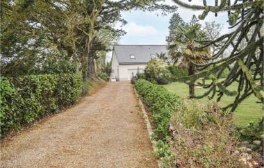 Stunning home in Camlez with 2 Bedrooms