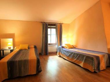 Gîte Villeneuve-d'Allier 6 pièces 10 personnes - FR-1-582-183