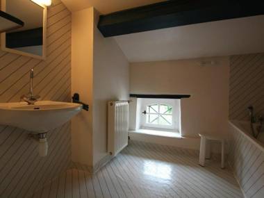 Gîte Villeneuve-d'Allier 6 pièces 10 personnes - FR-1-582-183