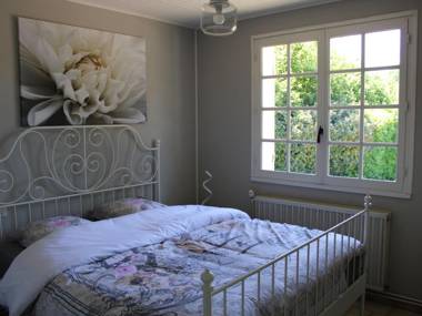 Wonderful holiday home with private pool and terraces near Dun-les-Places