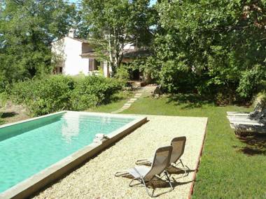 Beautiful holiday villa with privat pool surrounded by vineyard in Entrecasteaux