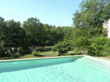 Beautiful holiday villa with privat pool surrounded by vineyard in Entrecasteaux