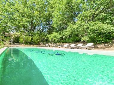 Beautiful holiday villa with privat pool surrounded by vineyard in Entrecasteaux