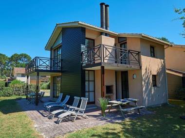 Spacious detached villa with covered terrace in nature reserve with a castle