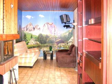 Chalet de 3 chambres avec vue sur le lac piscine partagee et jardin amenage a Saint Gerons a 1 km de la plage