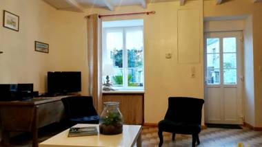 Maison de 2 chambres avec terrasse amenagee et wifi a Le Vivier sur Mer