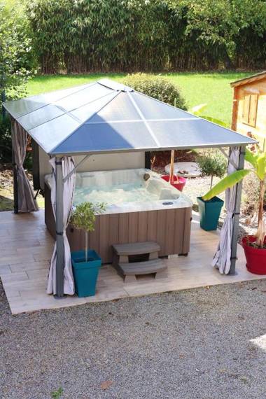 Maison de 2 chambres avec jacuzzi jardin clos et wifi a Sains