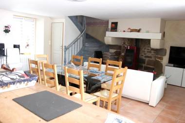 Maison de 2 chambres avec jacuzzi jardin clos et wifi a Sains