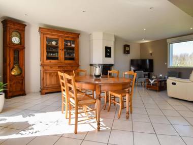 Part of nie house between country and beaches