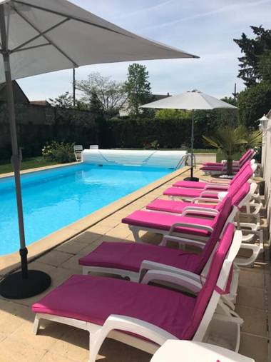 Hôtel le Cheval Blanc & sa piscine