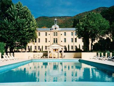 Two Studios with pool in garden Park nearby spas and views at the Mont Ventoux.