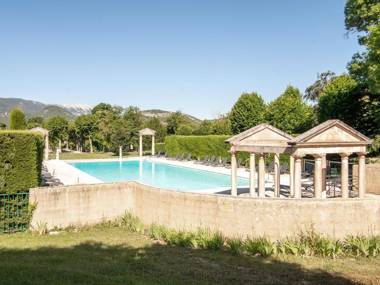 Studio with pool in garden Park naerby spas and views at the Mont Ventoux.    
