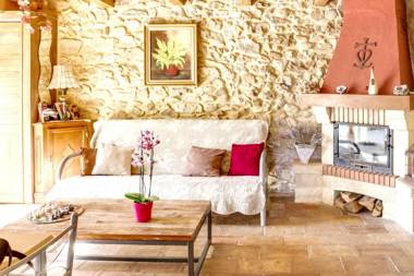 Maison d'une chambre avec piscine partagee terrasse amenagee et wifi a Pougnadoresse