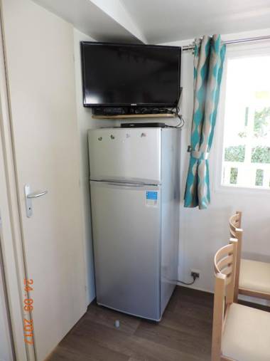 Bungalow de 2 chambres avec piscine partagee jacuzzi et jardin clos a Gastes