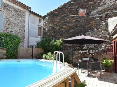 Charming village house with swimming pool within walking distance of bakery restaurants and river