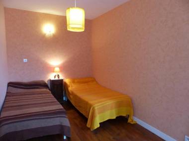 Gîte Ébreuil 3 pièces 4 personnes - FR-1-489-19