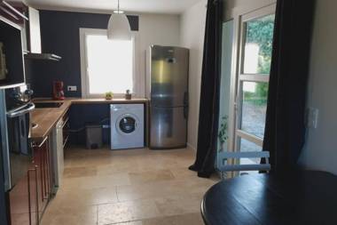 Agréable partie de maison avec piscine en plein cœur du Luberon (Vaucluse) pour 4/6 personnes. LS2-356 INFIERMA