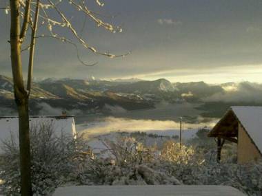 Beautiful Chalet with Terrace Garden Barbecue Parking