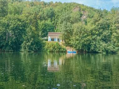 Dreamy Villa in Bruniquel with Jetty