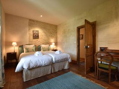 Luxurious Mansion in Castle Grounds in Lantheuil