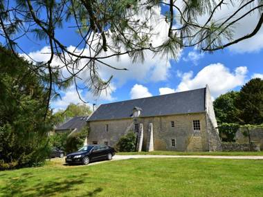Cozy Holiday Home  in Lantheuil with Garden