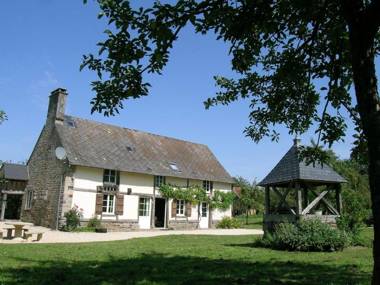 Pleasant Holiday Home in Isigny-Le-Buat with Garden