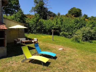 Enjoy the peace and nature in this gite with a pleasant garden and great views