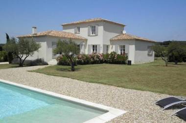 A beautiful new luxury villa close to Uzes.