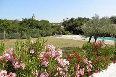 A beautiful new luxury villa close to Uzes.
