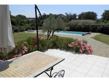 A beautiful new luxury villa close to Uzes.