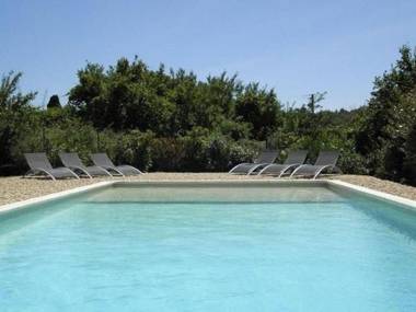 A beautiful new luxury villa close to Uzes.
