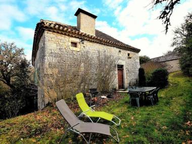 Heritage Holiday Home in Bagat en Quercy with Garden